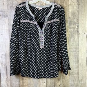 Skies are Blue XL Petite (with flaw) Tabbed Sleeves with Deep V-Neck Emb…